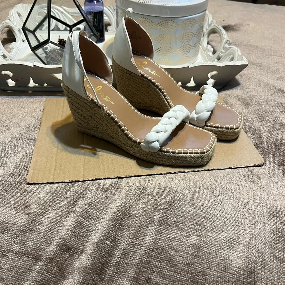 Lulu’s Women's White Wedge Sandals- Size 6 1/2